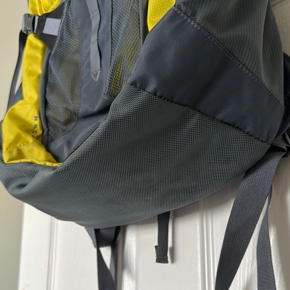 The North Face Gray and Yellow Recon Backpack - Picture 4 of 8